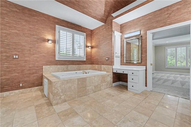 5802 W 140th Terrace, Overland Park, KS 66223