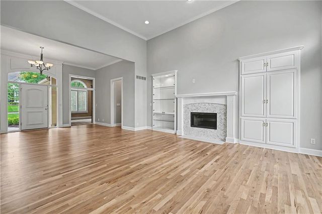 5802 W 140th Terrace, Overland Park, KS 66223