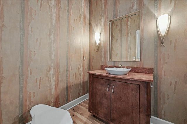 5802 W 140th Terrace, Overland Park, KS 66223