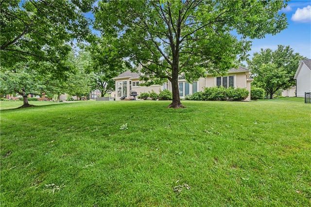 5802 W 140th Terrace, Overland Park, KS 66223