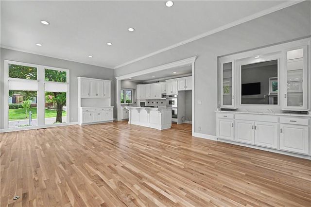 5802 W 140th Terrace, Overland Park, KS 66223
