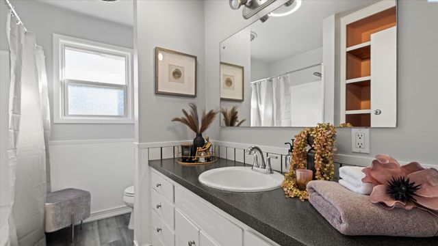 504 W 28th Ave, Kennewick, WA 99337