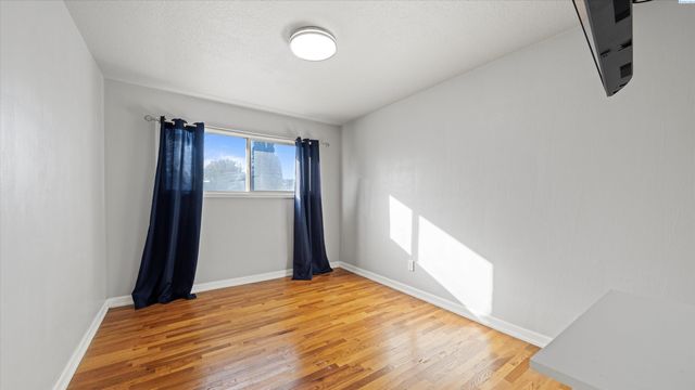 504 W 28th Ave, Kennewick, WA 99337