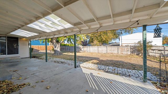 504 W 28th Ave, Kennewick, WA 99337
