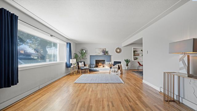 504 W 28th Ave, Kennewick, WA 99337