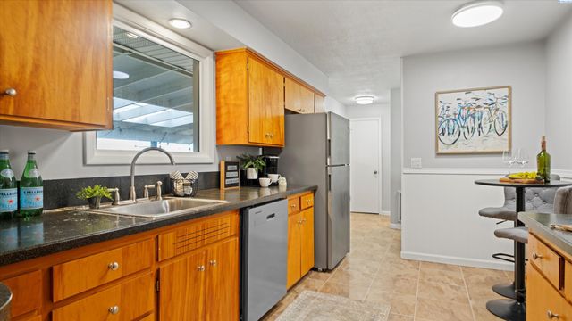 504 W 28th Ave, Kennewick, WA 99337