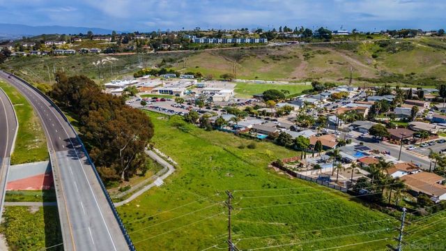 Hacienda Dr, Oceanside, CA 92058