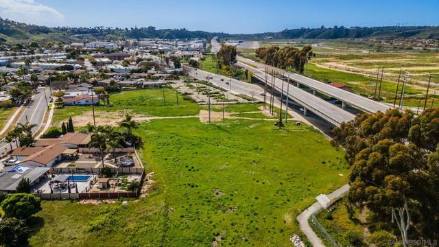 Hacienda Dr, Oceanside, CA 92058