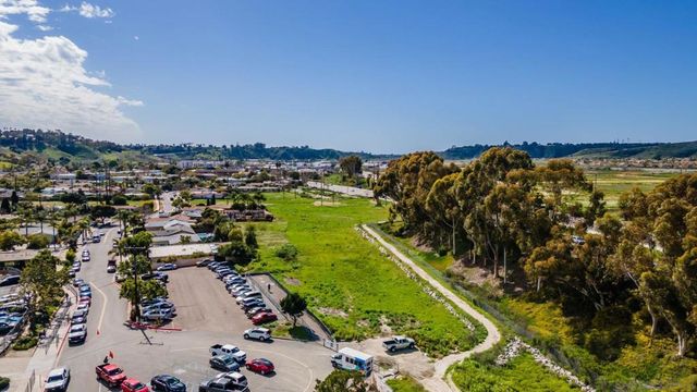 Hacienda Dr, Oceanside, CA 92058