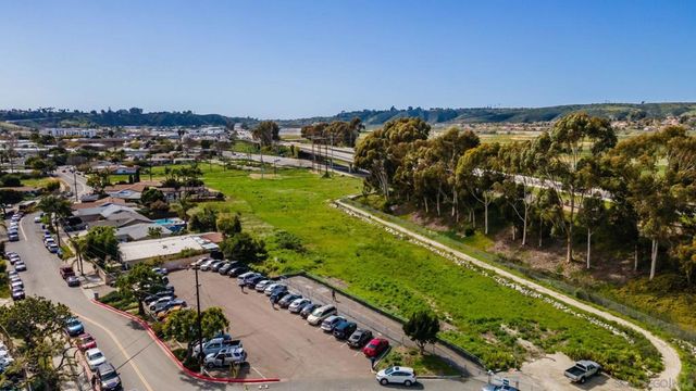 Hacienda Dr, Oceanside, CA 92058