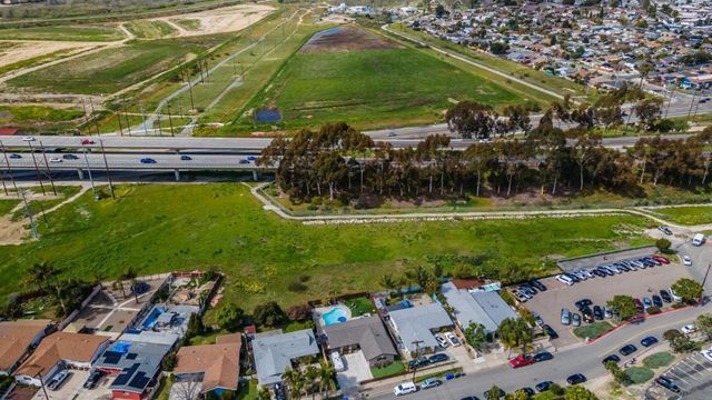 Hacienda Dr, Oceanside, CA 92058