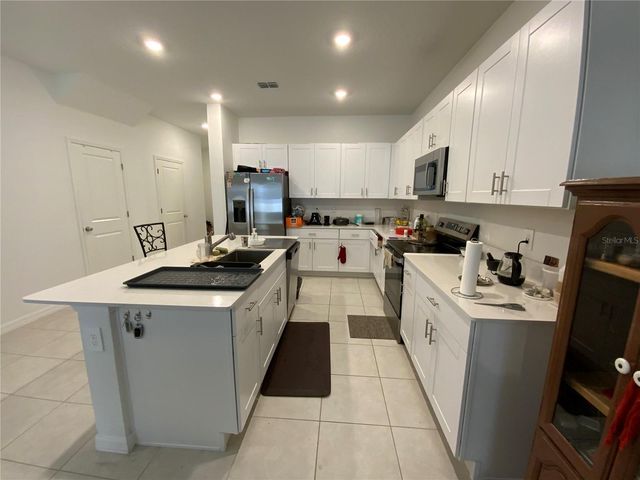 10823 FORT WHITE COURT, Tampa, FL 33647