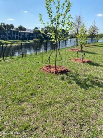 8256 MEADOW WALK Lane, Jacksonville, FL 32256