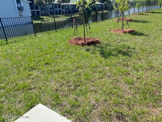 8256 MEADOW WALK Lane, Jacksonville, FL 32256