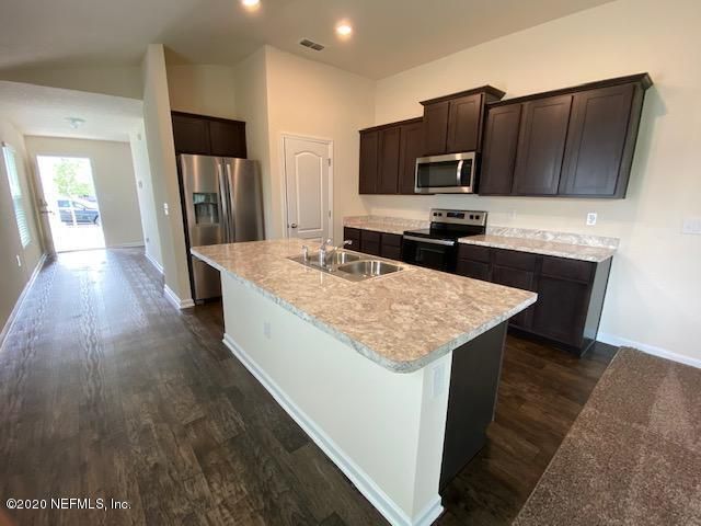 8256 MEADOW WALK Lane, Jacksonville, FL 32256