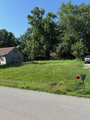 203 Hilltop Dr, Hopkinsville, KY 42240