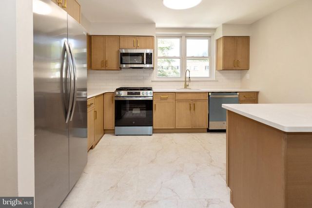 116 LAUREBA AVE, Stratford, NJ 08084