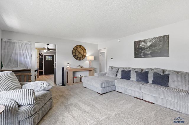 1206 WOODLAWN DR, Rapid City, SD 57701