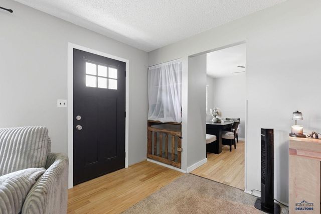 1206 WOODLAWN DR, Rapid City, SD 57701