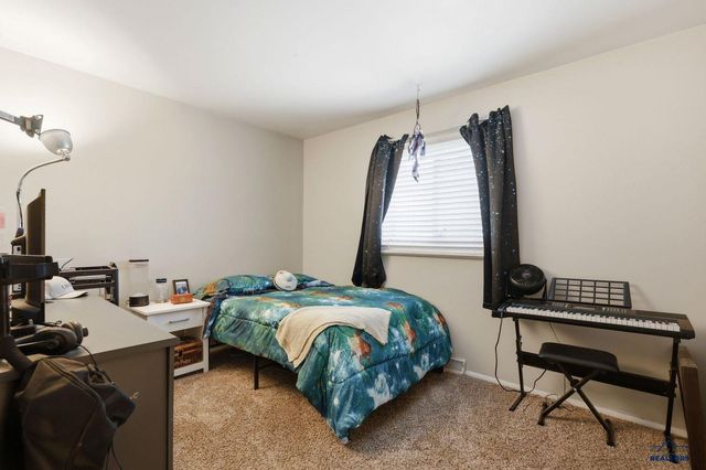 1206 WOODLAWN DR, Rapid City, SD 57701