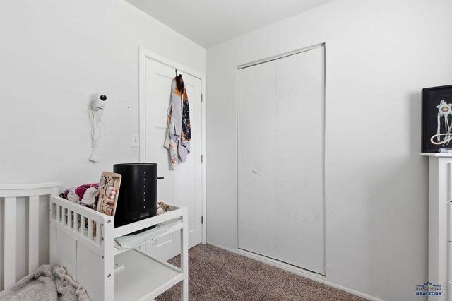 1206 WOODLAWN DR, Rapid City, SD 57701