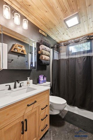 1206 WOODLAWN DR, Rapid City, SD 57701