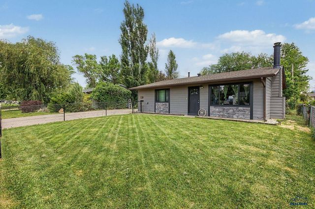 1206 WOODLAWN DR, Rapid City, SD 57701