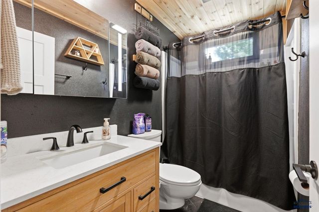 1206 WOODLAWN DR, Rapid City, SD 57701
