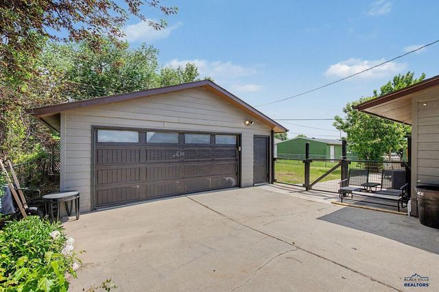 1206 WOODLAWN DR, Rapid City, SD 57701