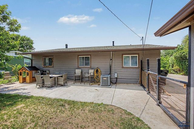 1206 WOODLAWN DR, Rapid City, SD 57701