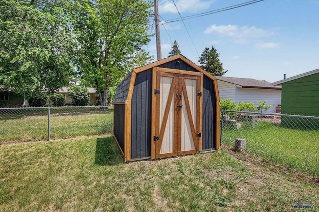 1206 WOODLAWN DR, Rapid City, SD 57701