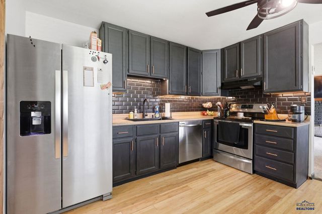 1206 WOODLAWN DR, Rapid City, SD 57701