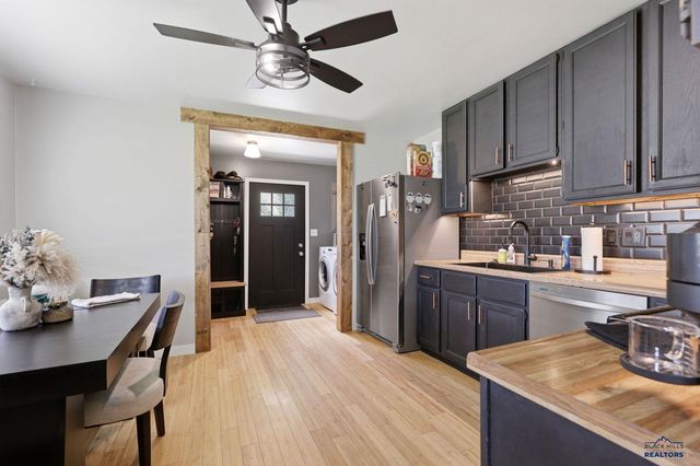 1206 WOODLAWN DR, Rapid City, SD 57701