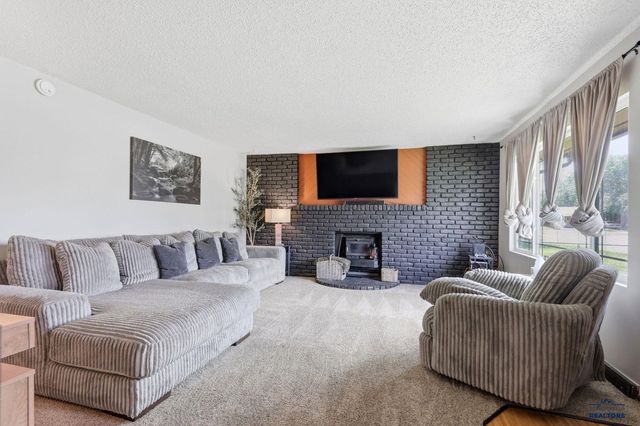 1206 WOODLAWN DR, Rapid City, SD 57701
