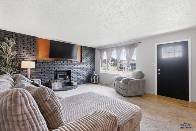 1206 WOODLAWN DR, Rapid City, SD 57701