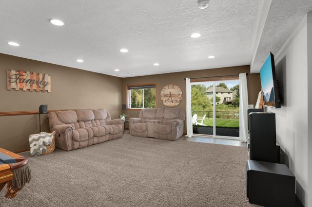 19824 Embers Avenue, Farmington, MN 55024