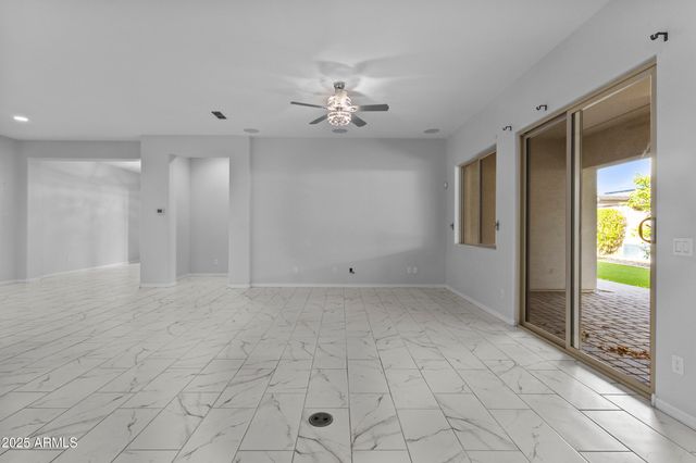 9390 W PARKSIDE Lane, Peoria, AZ 85383