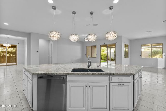 9390 W PARKSIDE Lane, Peoria, AZ 85383