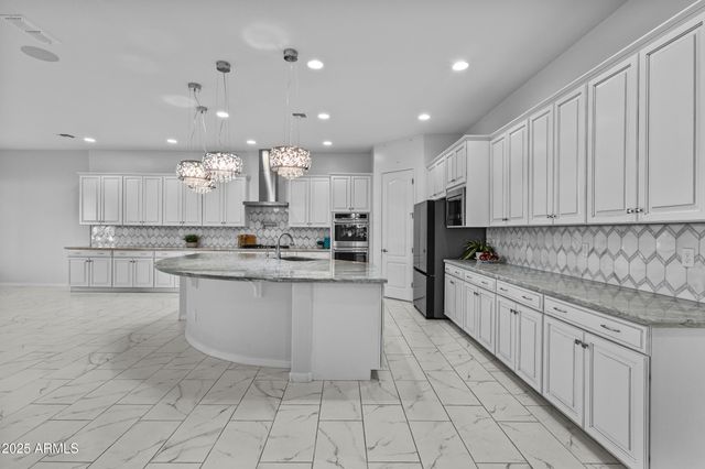 9390 W PARKSIDE Lane, Peoria, AZ 85383