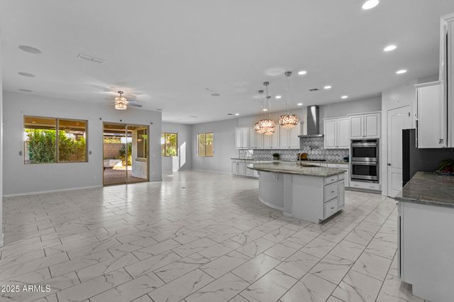 9390 W PARKSIDE Lane, Peoria, AZ 85383