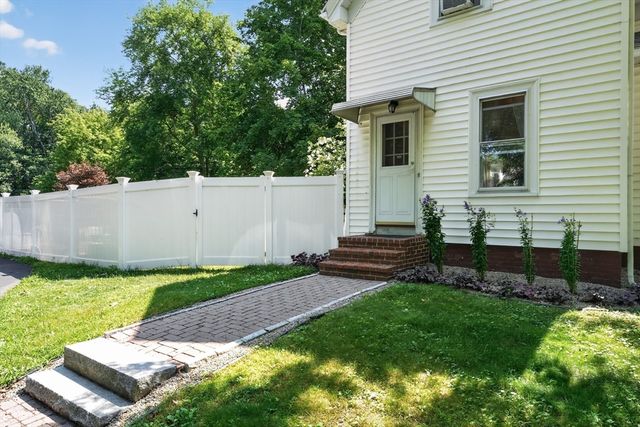 207 N Central St, East Bridgewater, MA 02333