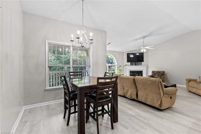 633 Ivy Glen Drive, Winston-salem, NC 27127