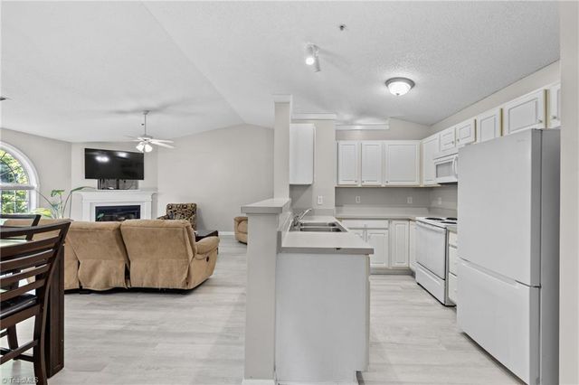 633 Ivy Glen Drive, Winston-salem, NC 27127