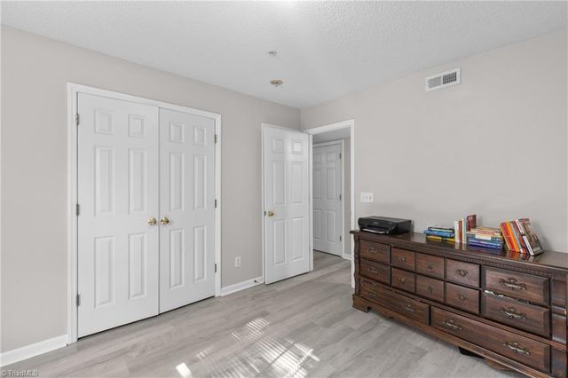 633 Ivy Glen Drive, Winston-salem, NC 27127