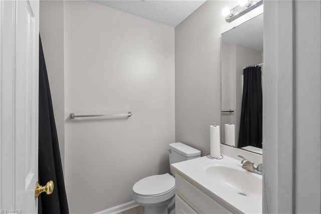 633 Ivy Glen Drive, Winston-salem, NC 27127