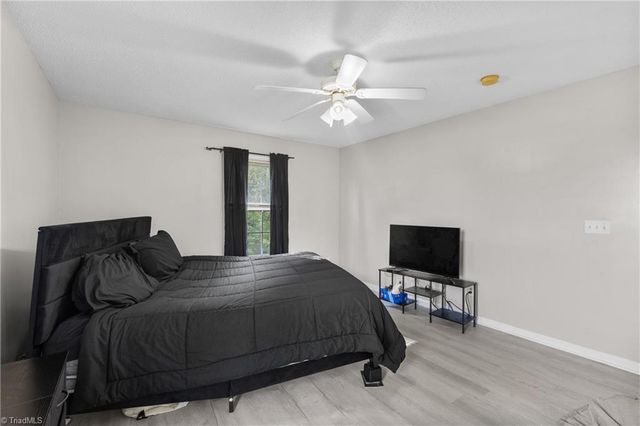 633 Ivy Glen Drive, Winston-salem, NC 27127