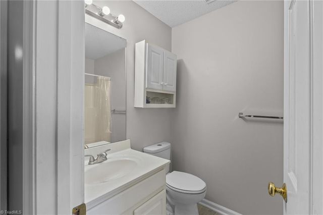 633 Ivy Glen Drive, Winston-salem, NC 27127
