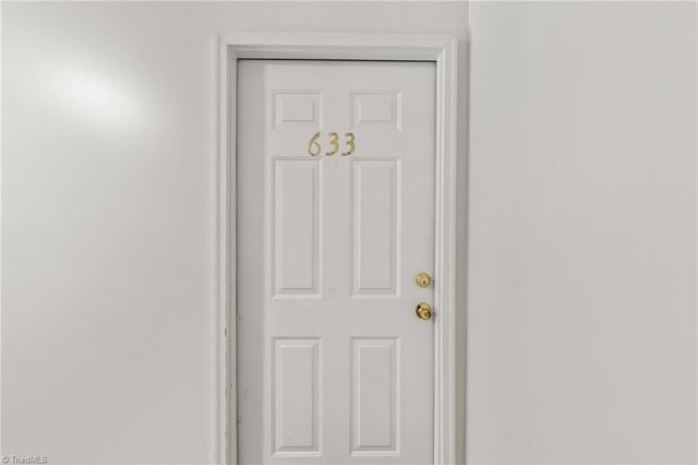 633 Ivy Glen Drive, Winston-salem, NC 27127