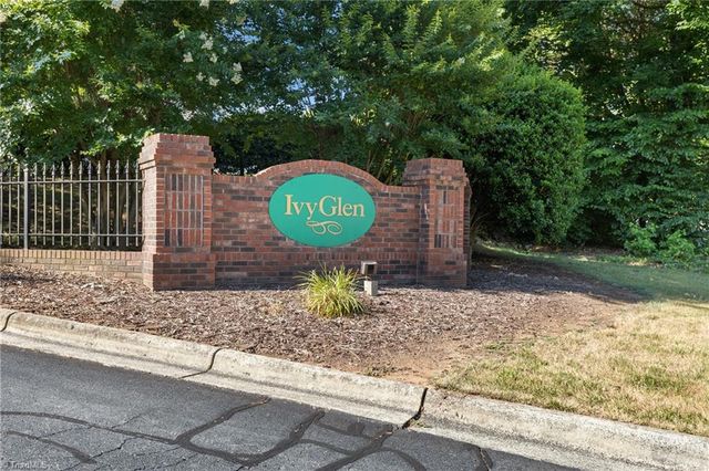633 Ivy Glen Drive, Winston-salem, NC 27127