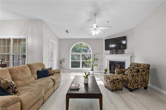 633 Ivy Glen Drive, Winston-salem, NC 27127